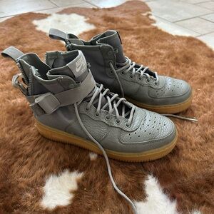 Nike SF Air Force 1 Mid 'Dark Stucco'